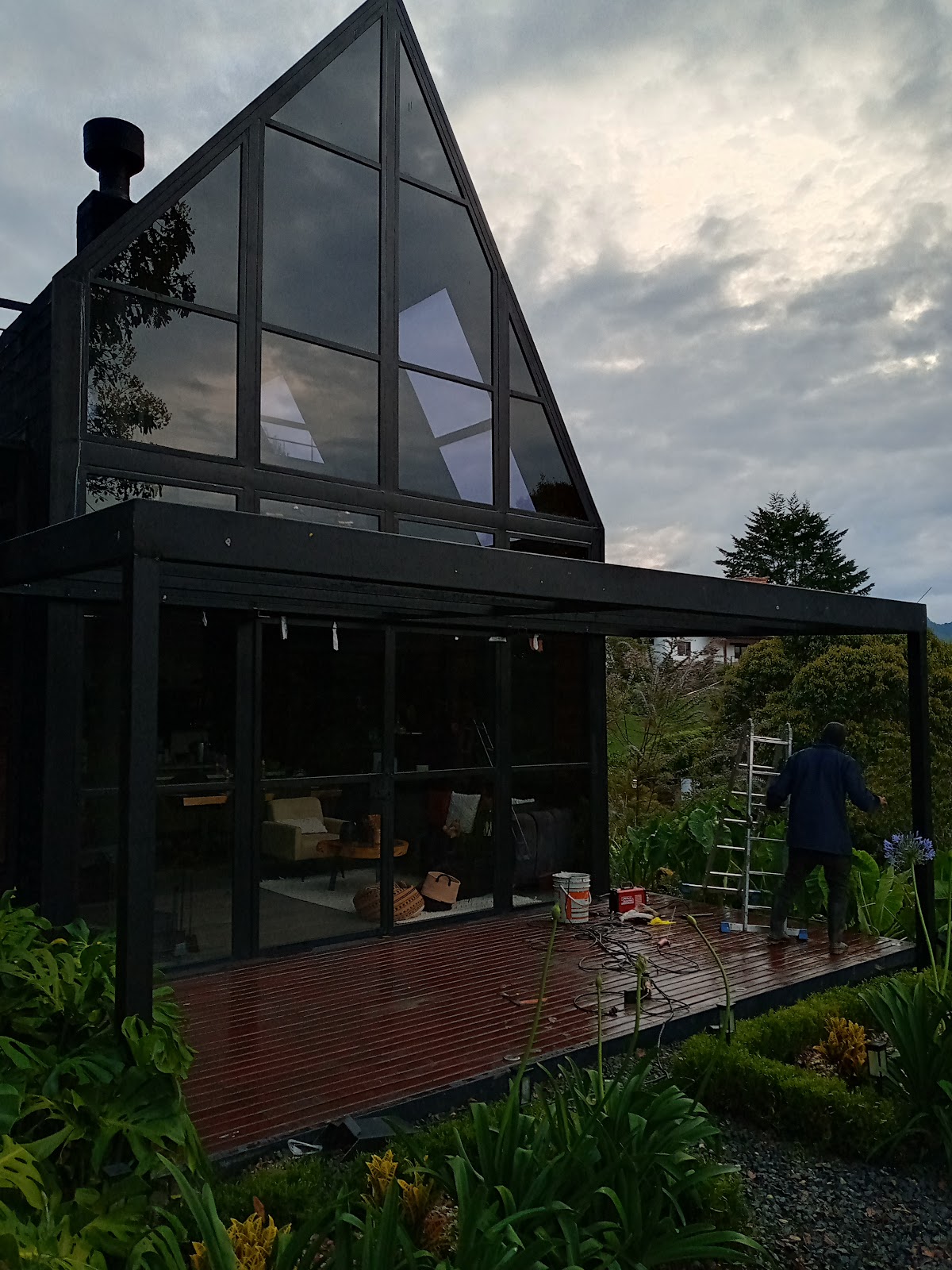 Deck con estructura metalica para finca
